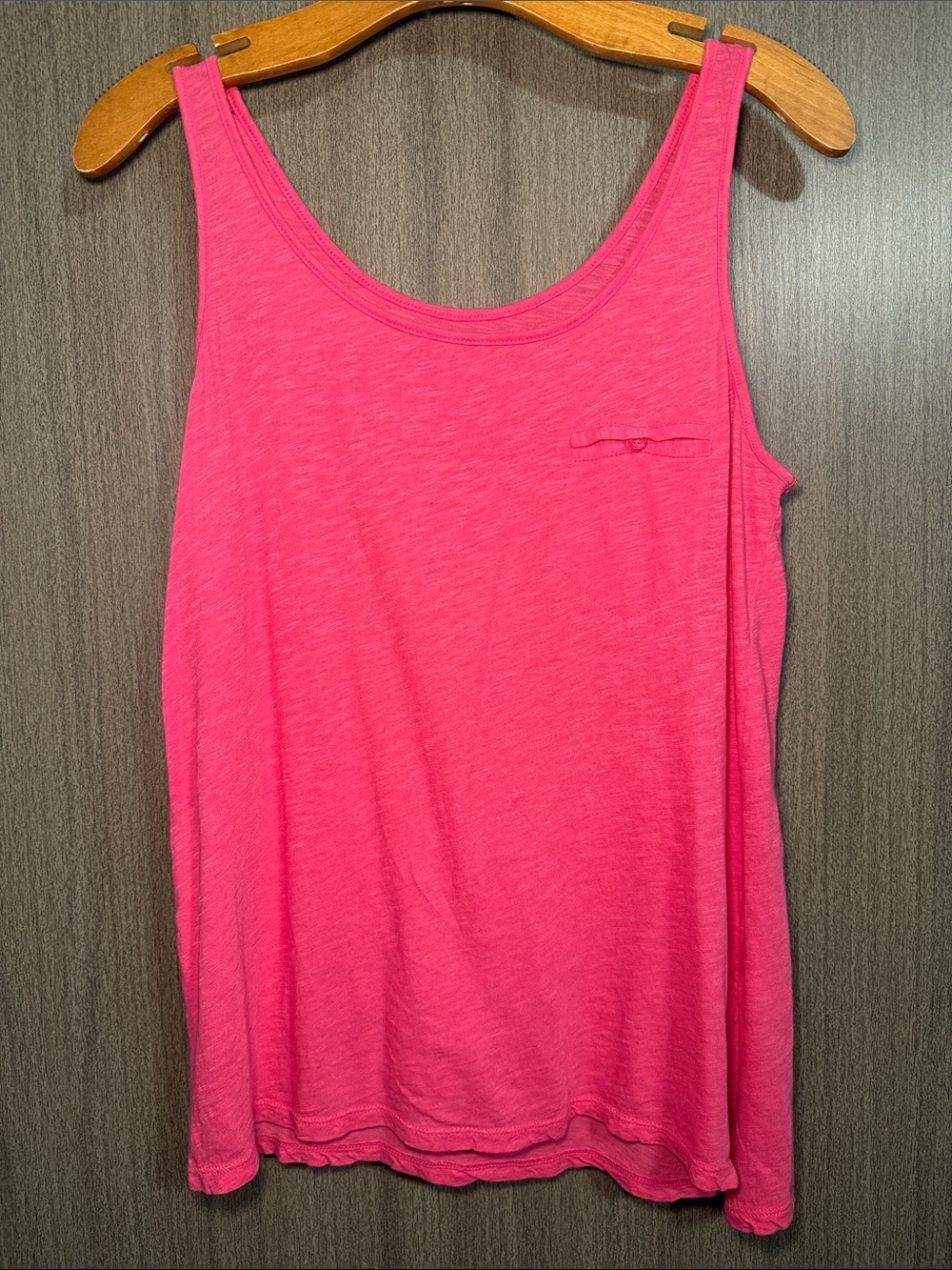 Old Navy Women's Bright Pink Pocket Lightweight Tank Top Size Small NWOT